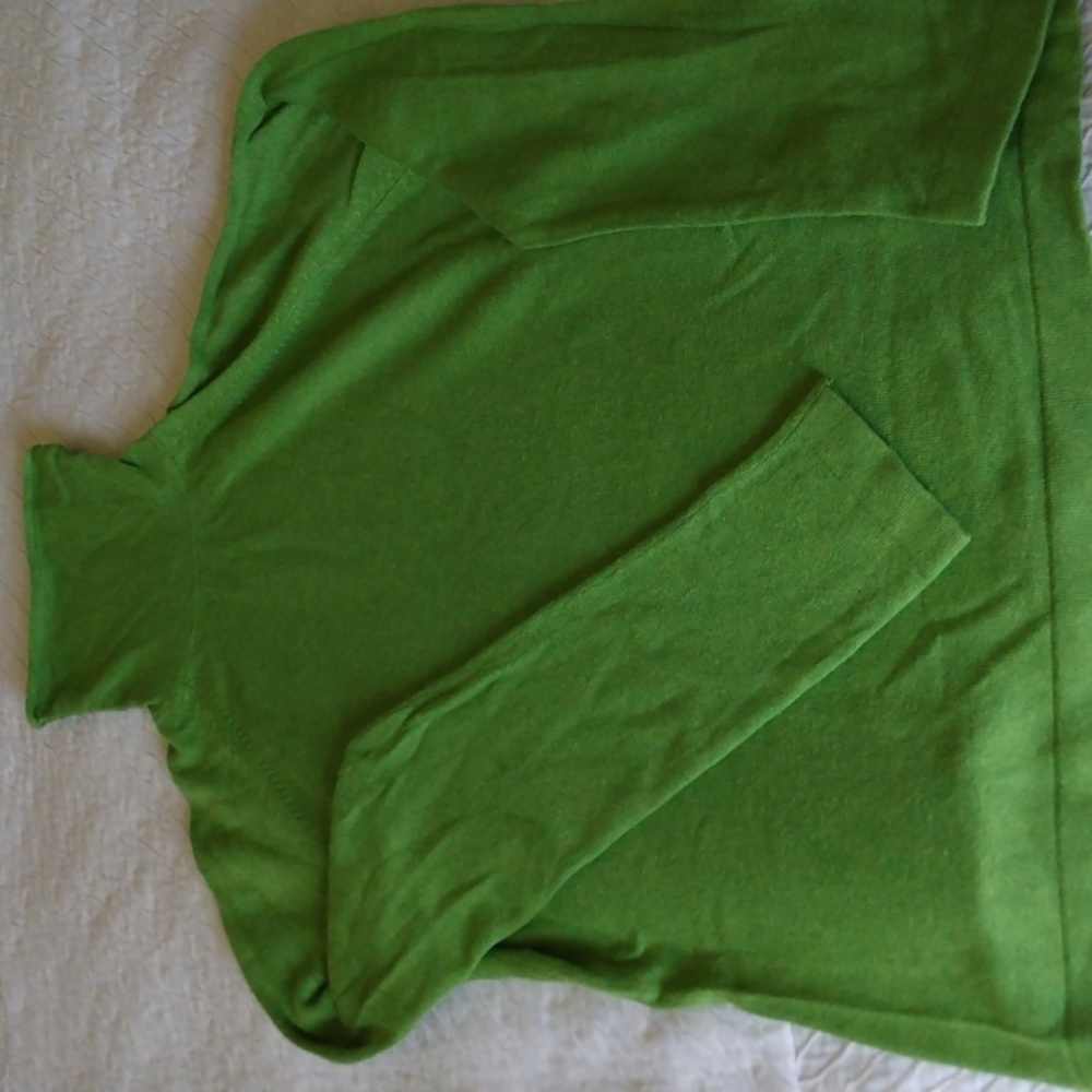 April Cornell green turtle neck long sleeve sweater